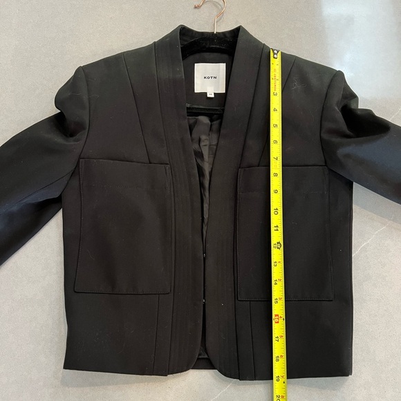 KOTN Women's Short-Waisted blazer in Black XS - Picture 5 of 10